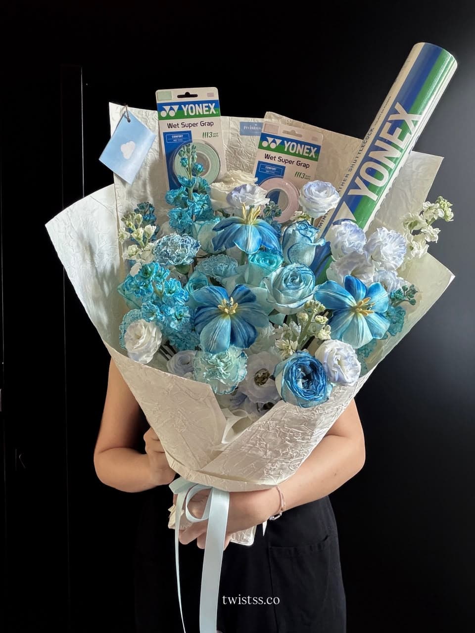 Gradient Blue Flower Bouquet